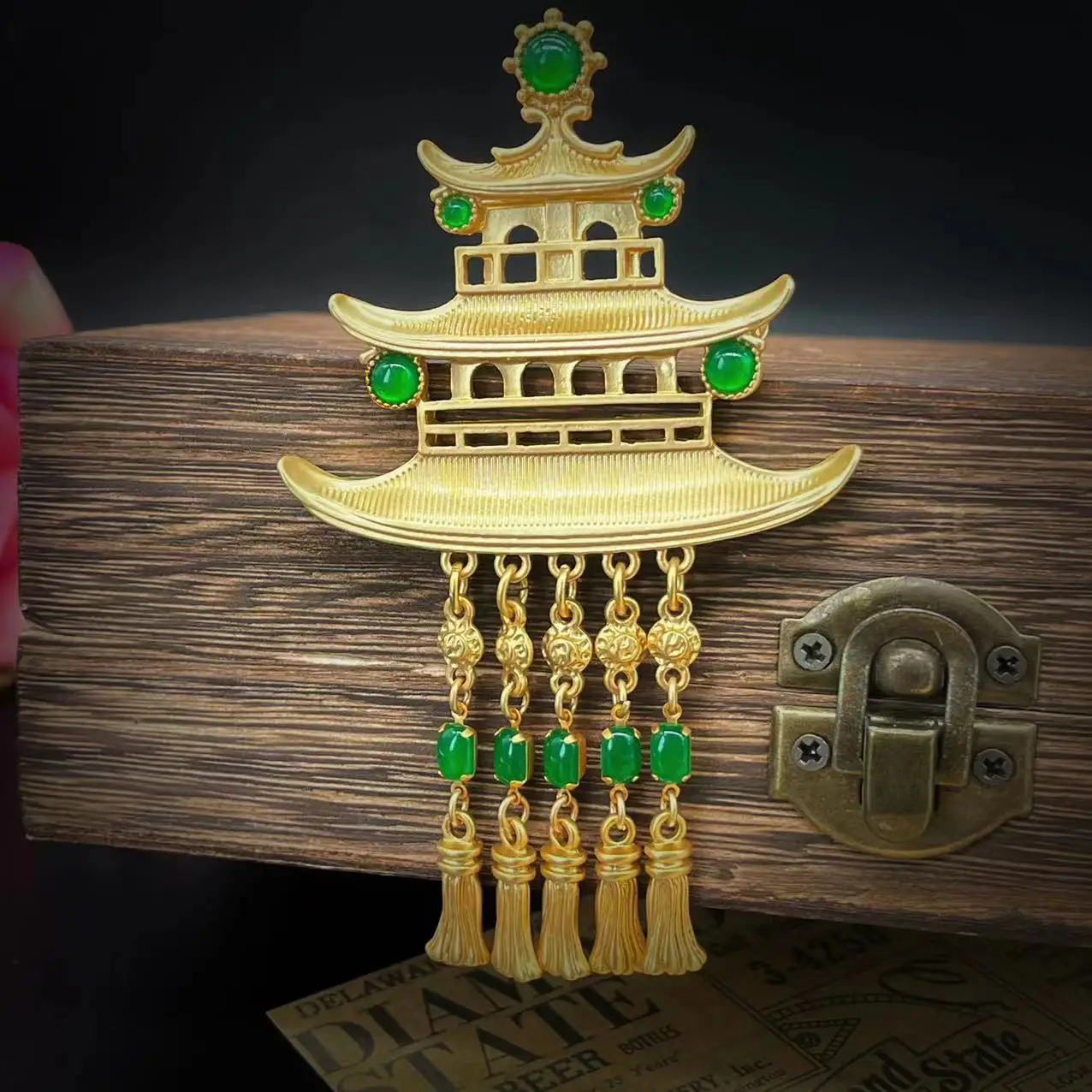 

Medieval Vintage Fashion Long Tassel Brooch, Classical Tower Shape Pins Jewelry