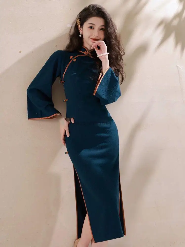 

Vintage Long Sleeved Buckle Jacquard Cheongsam New Style Chinese Style Slim Solid Color Stand Collar Simple Modern Dress Qipao