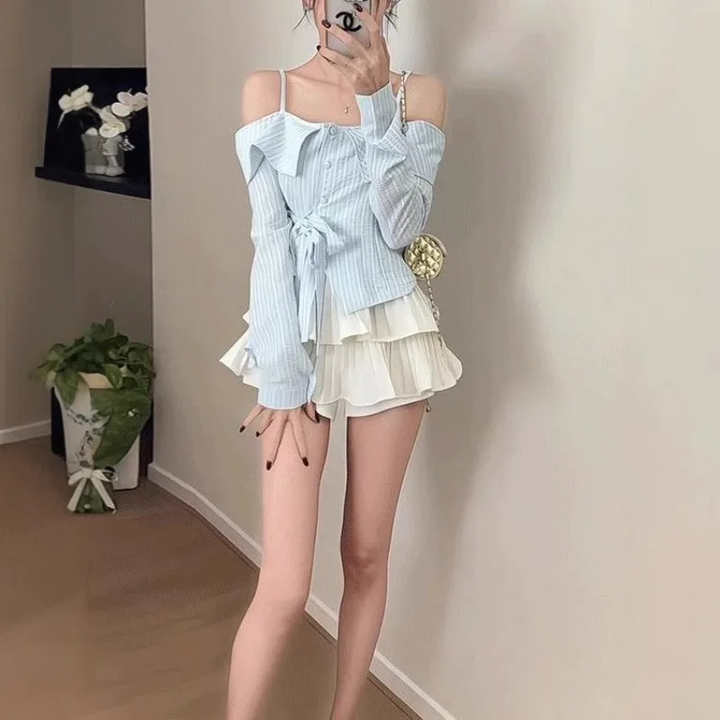 قميص أزرق نسائي جديد لربيع وصيف 2025 + تنانير ميدي عصرية بخصر غير منتظم وأربطة علوية طقم تنورة بطيات بكتف واحد