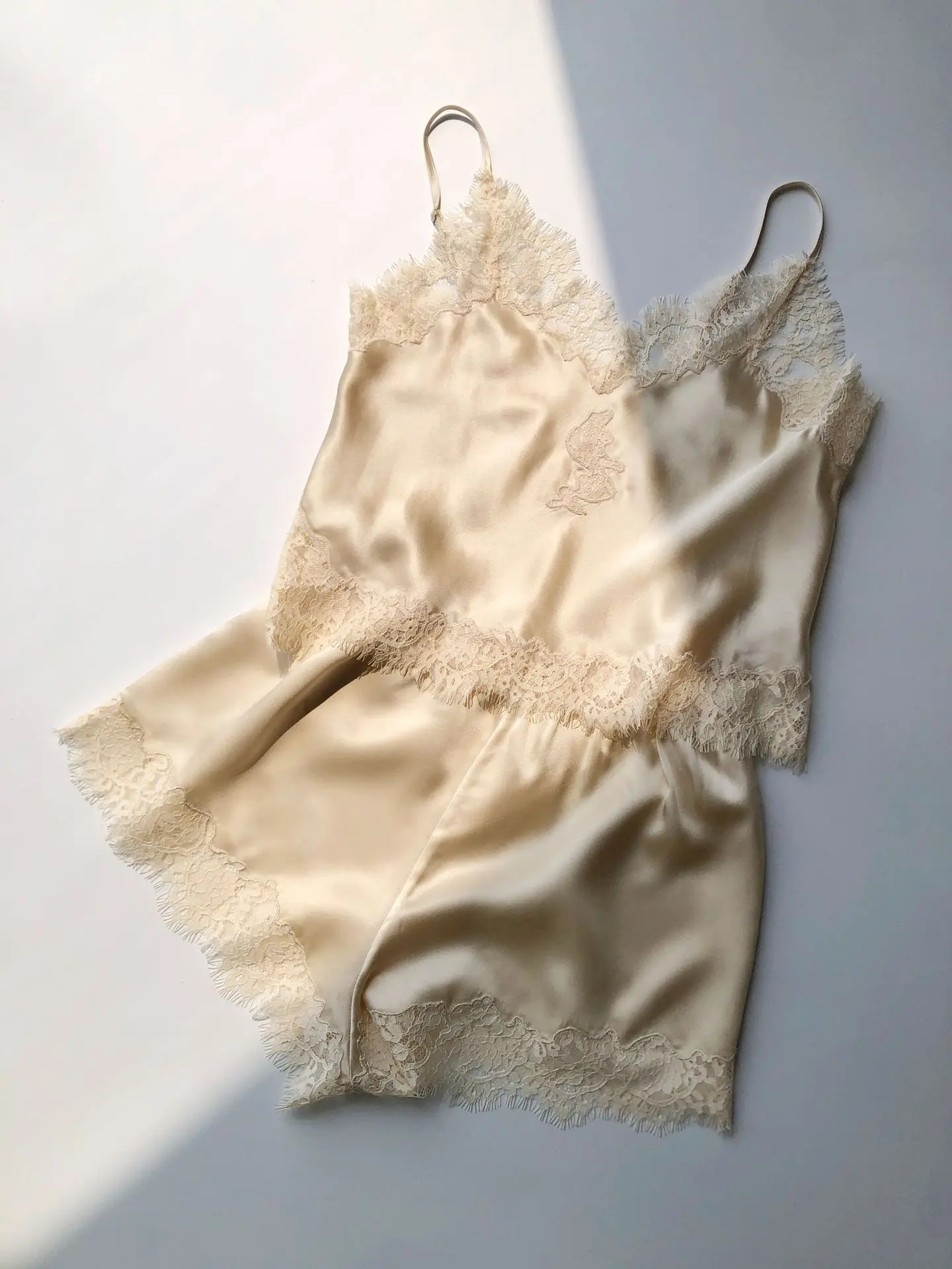 Ensemble Patchwork en dentelle de soie pour femmes, Camisole sans manches à col en v + short taille haute + jupe longue droite, costumes Sexy pour dames, 100%