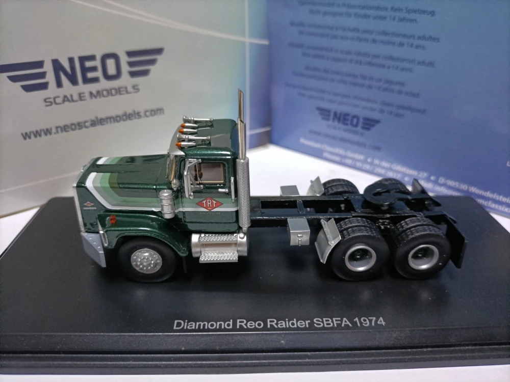 Neo 1:64 Diamond Reo SBFA 1974 Trailer Simulation Limited Edition Resin Metal Static Car Model Toy Gift