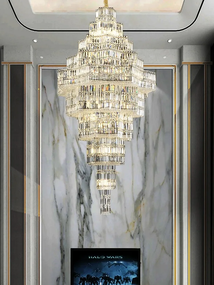 

The living room of the duplex building is hollow and high, with modern headlights, light luxury, and large chandeliers