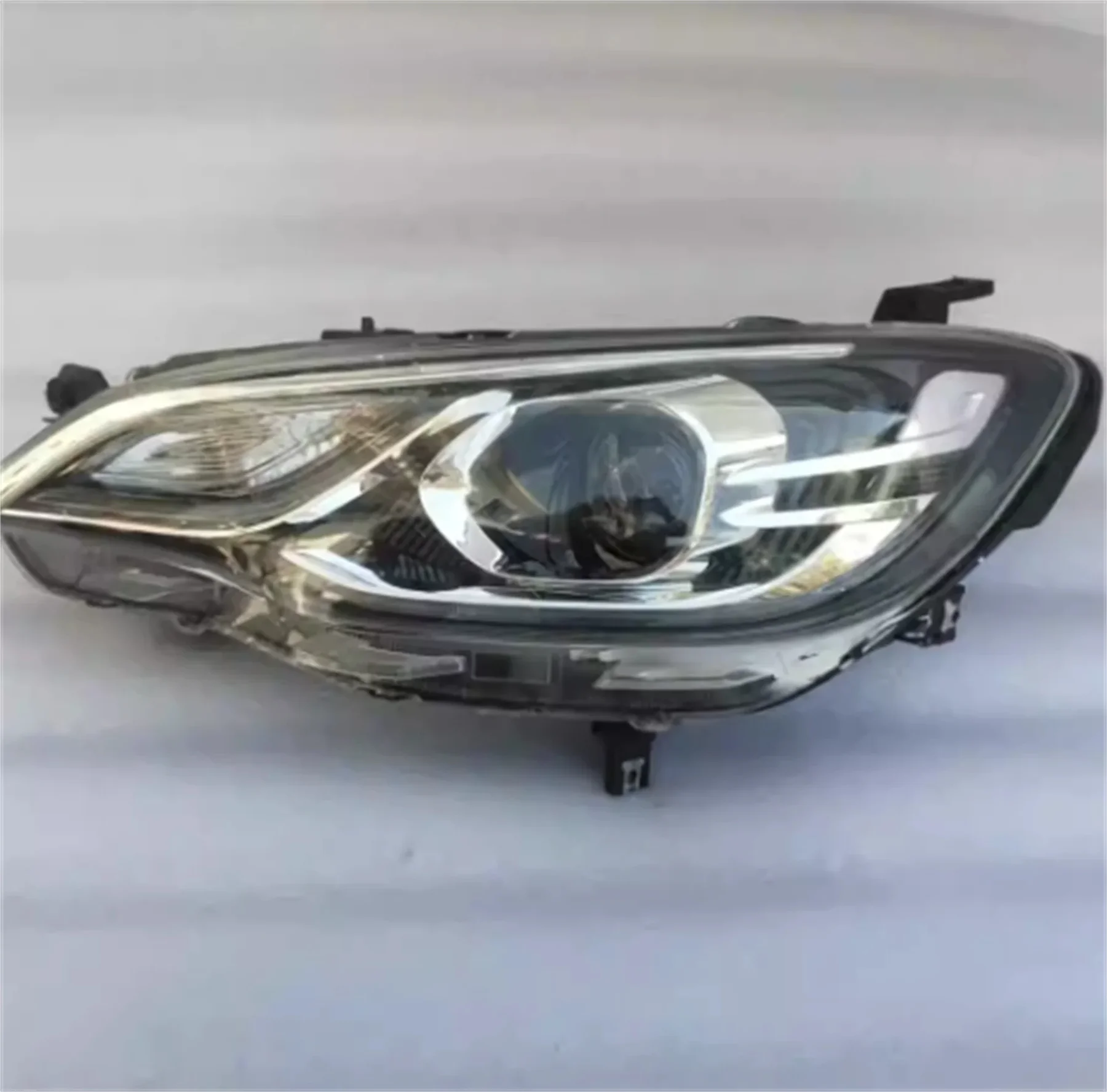 Car Headlight headlamp for Chevrolet Cavalier Daytime Running light Turn singal