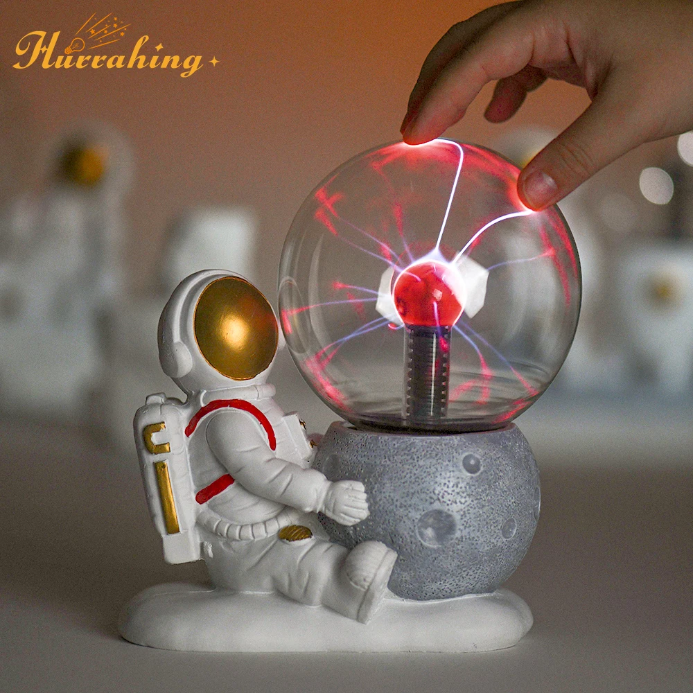 Astronaut Squatting Plasma Lamp 4 Inch Glass Ball Touch Sensing Science Enlightenment Cool Interior Decoration Ornaments