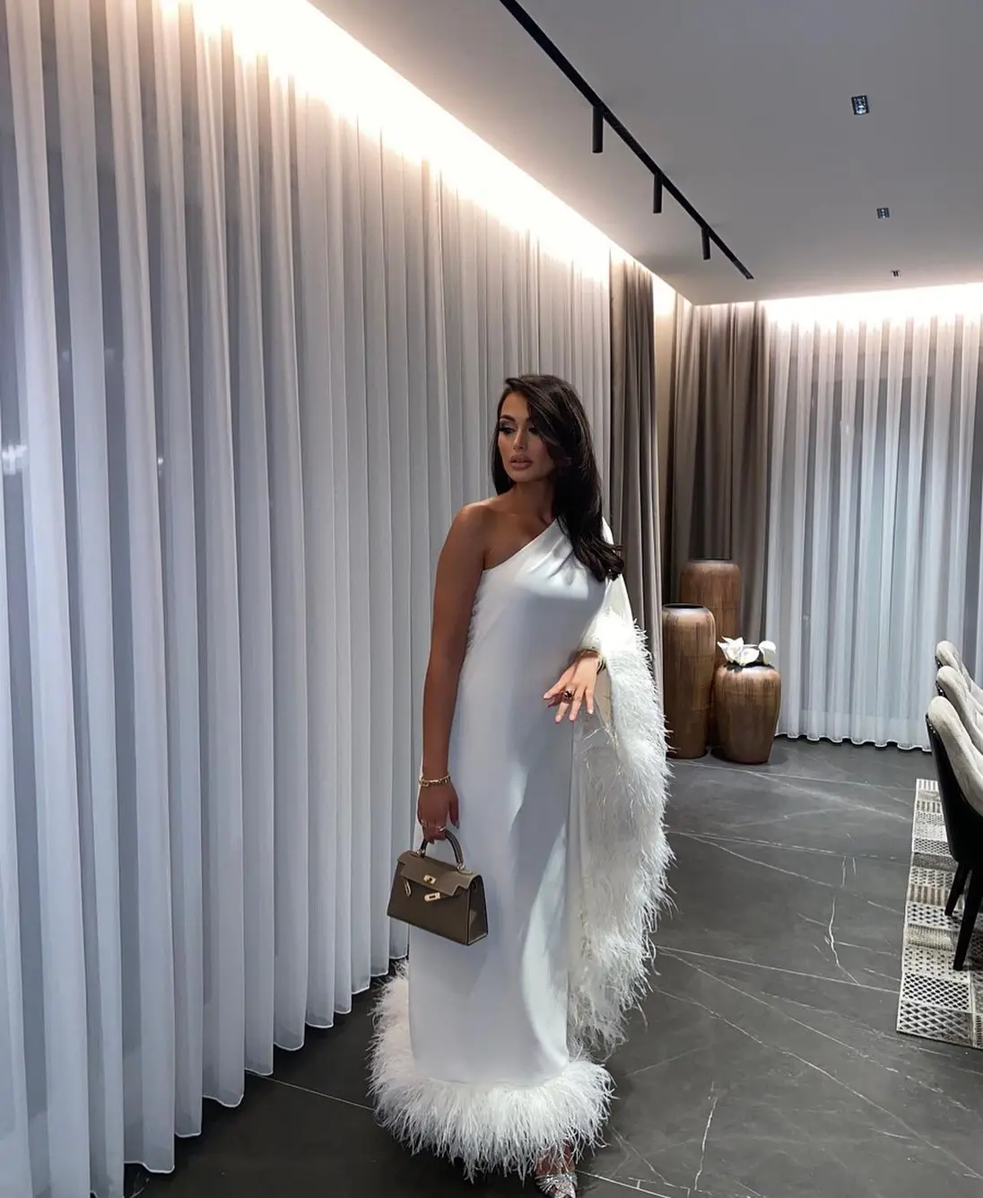 Elegant White One Shoulder Long Formal Party Dresses With Volumn Feather Details Modest Long Robe Kaftan Maxi Gowns