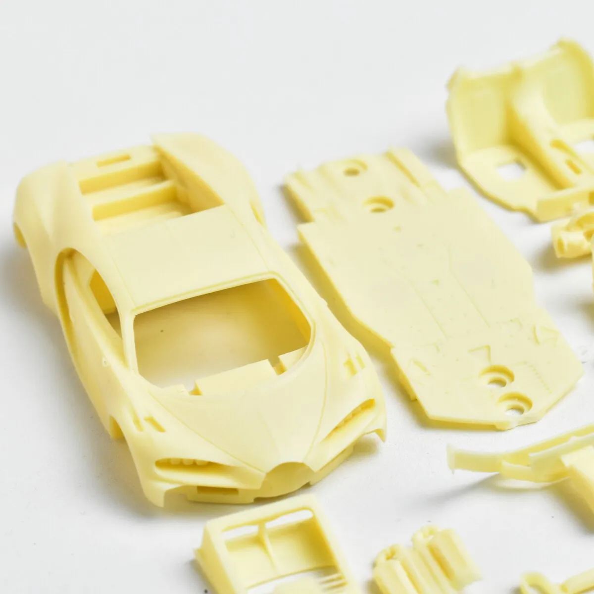 

Сборная модель автомобиля Chiron 1:64 из смолы, ручная работа