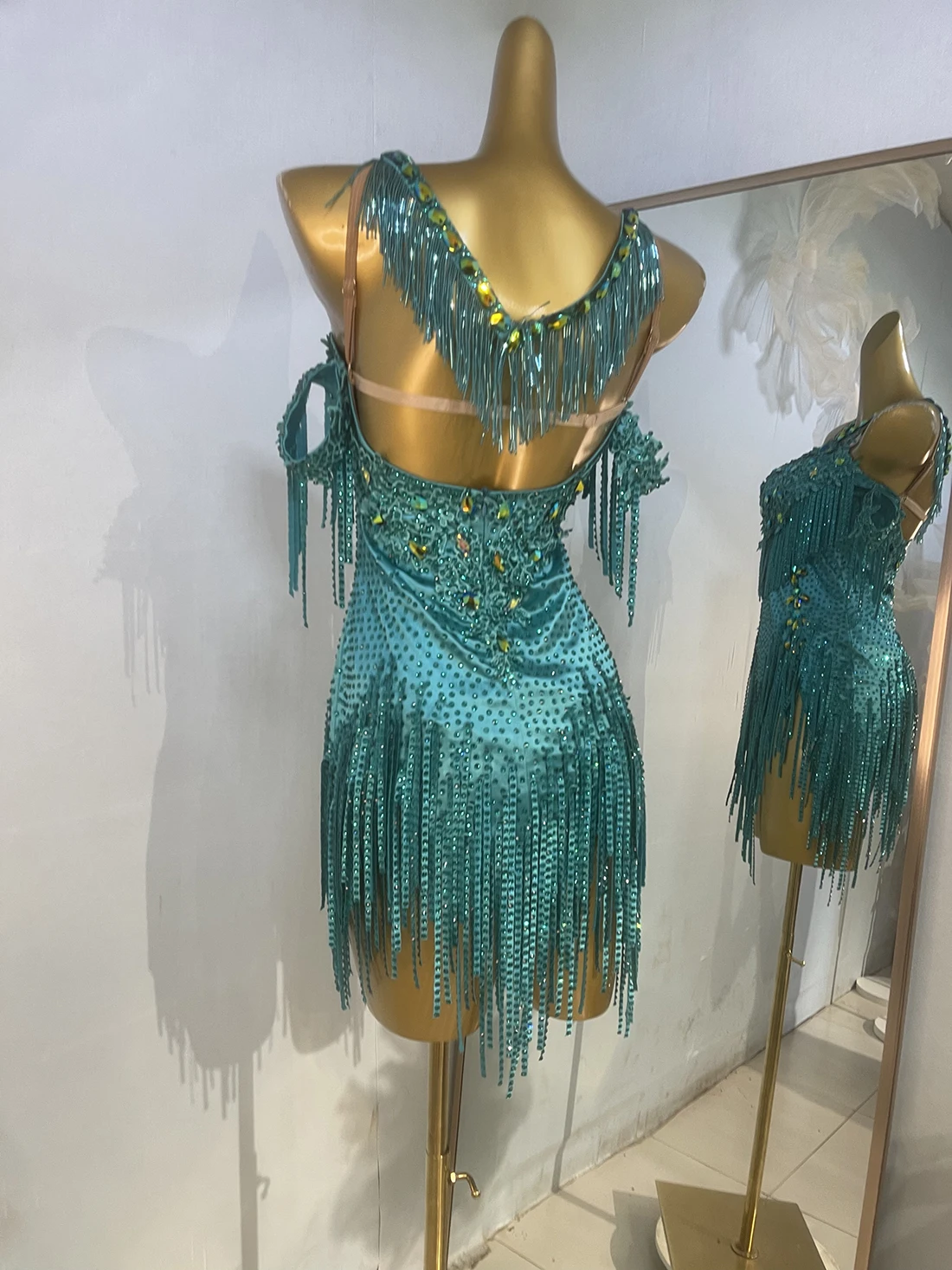 

Женское высококачественное нефритовое зеленое сверкающее платье для латинских танцев, платье с бриллиантами для выступлений ча-ча-самбы