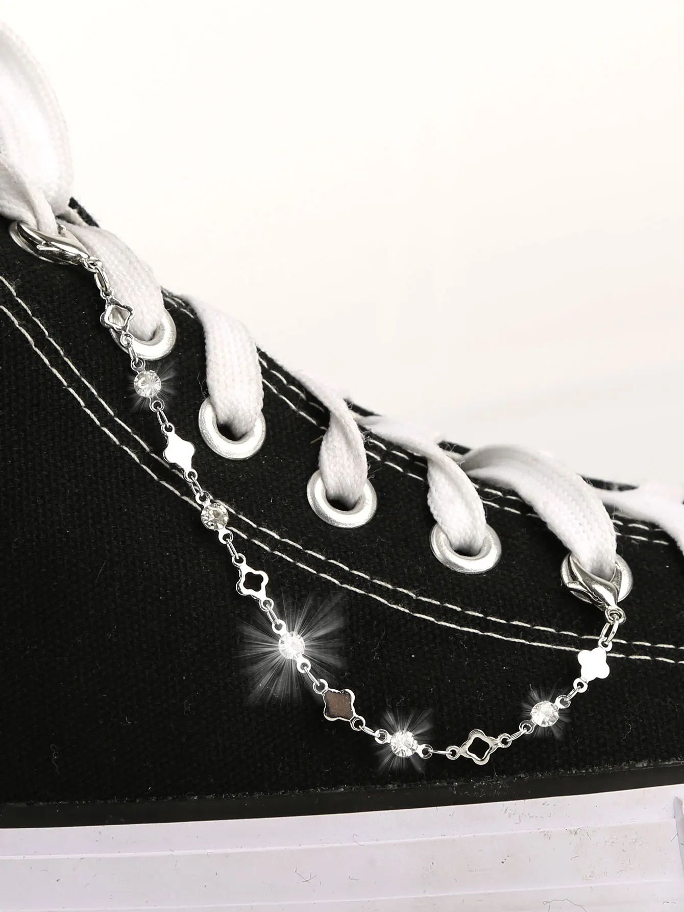 Lucky Four-Leaf Clover with Diamond Hollow Chain Design Shoe Decoration, Y2K Boot Shoe Accessories, Detachable Shoelace Chain, Winter Shoes, Snow Boots, Casual Shoes, DIY Shoe Decoration, Multifunctional Fashion Item, Elegant Women's Shoe Accessories, Party Gift