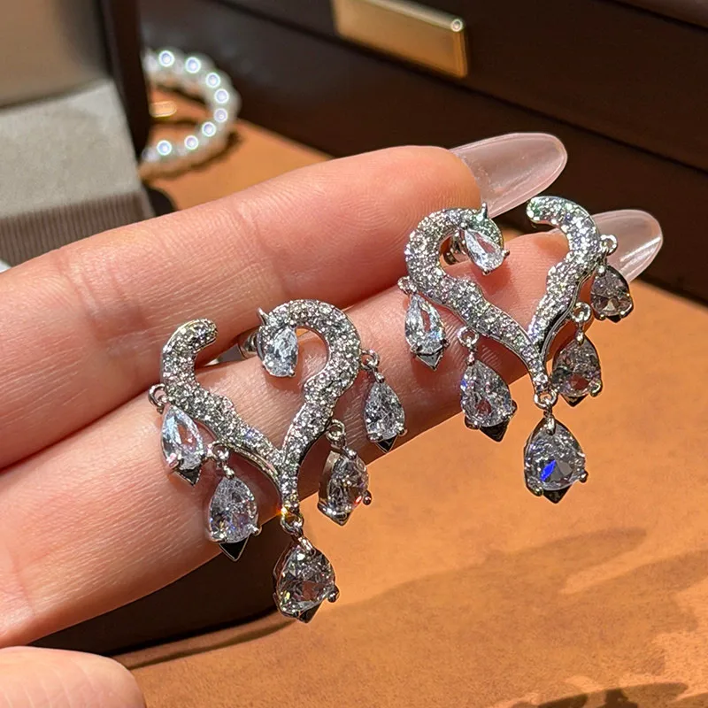 

Korean Luxury Long Zircon Exquisite New Temperament Earrings