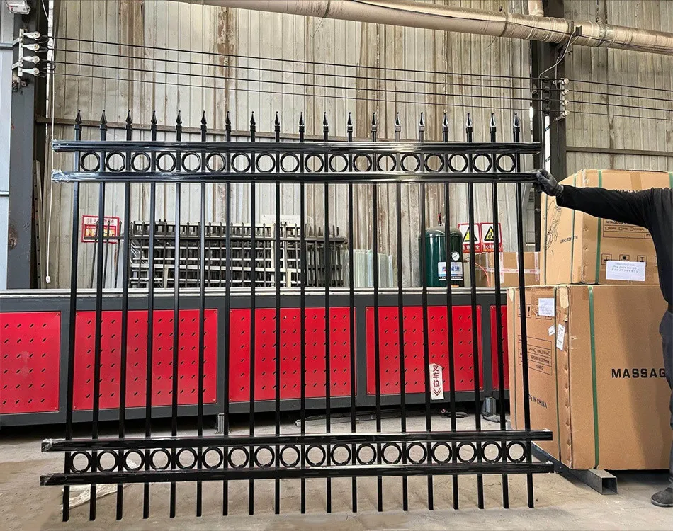 Factory Direct 2026 Recinzione di sicurezza per guarnizione in ferro con traliccio in metallo nero da giardino Recinzione orname