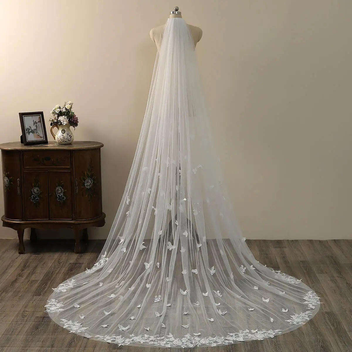 Newest Bridal Veil White Ivory Wedding Veils Lace Applique Butterfly Elegant Cathedral Length Wedding Accessories Customized