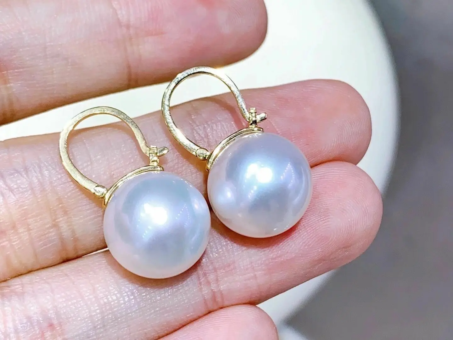 

Gorgeous 10-11mm South Sea Round White Pearl Earring 925s