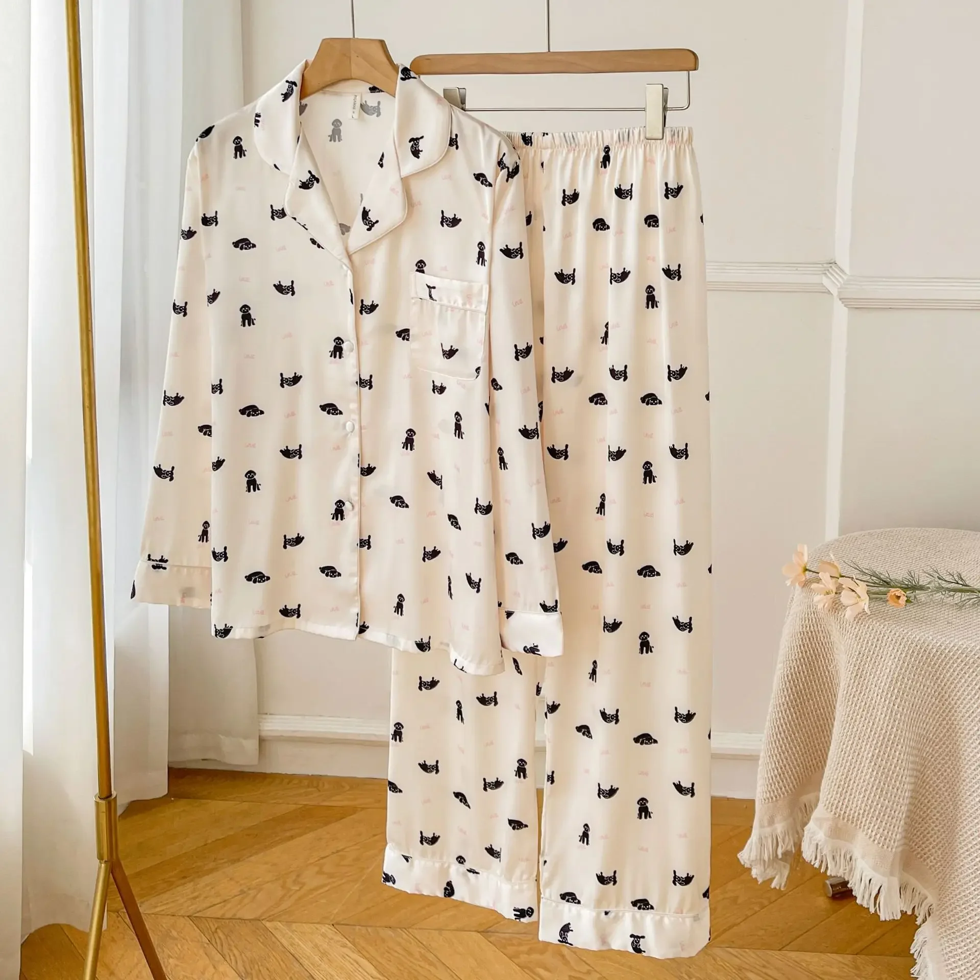 

Пижамный костюм с откидным воротником и мультяшным принтом, осенние новые рубашки с длинными рукавами, атласная тонкая домашняя одежда, женская одежда для отдыха