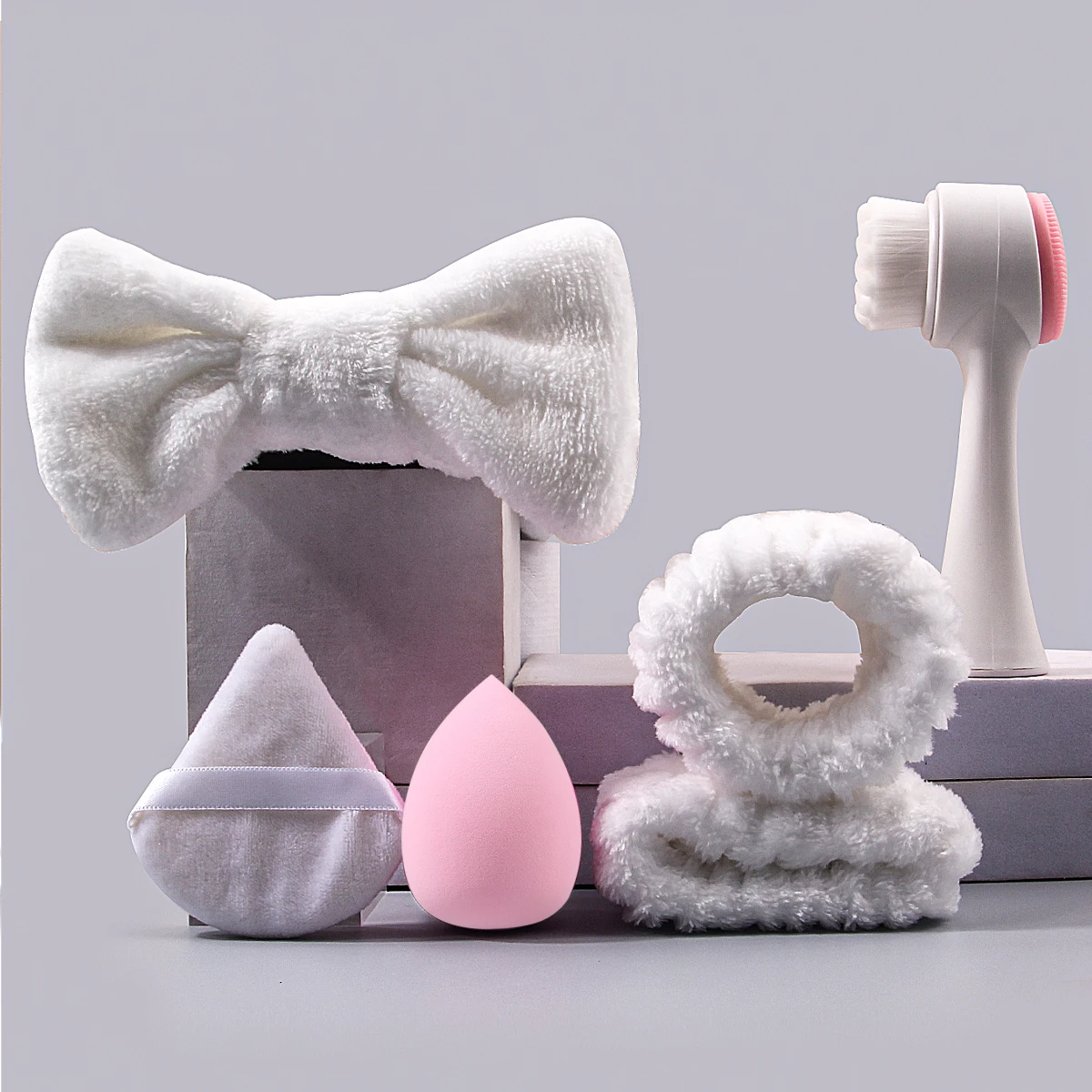 مجموعة تنظيف بودرة مكياج فائقة العملي مكونة من 6 قطع: رباط شعر ناعم، سوار معصم، فرشاة وجه + نفخة مسحوق بيض إسفنجية رفيعة #2