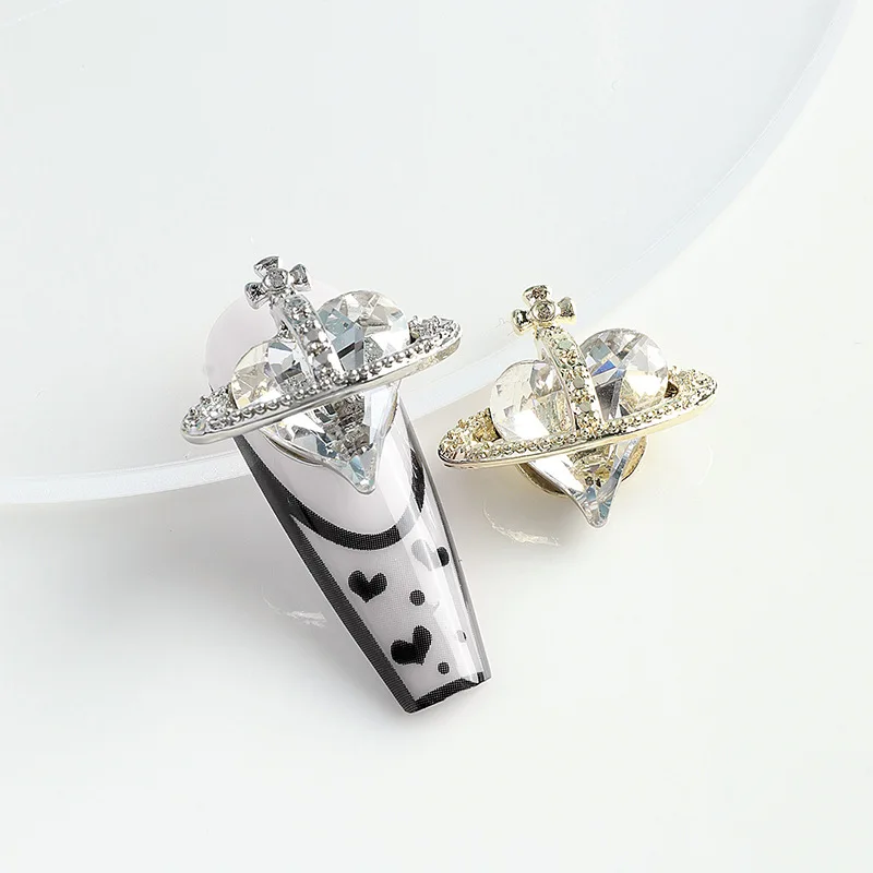 10st Crooked Tilted Heart Satelliet Kristal Legering Steentjes Sieraden Nail Art Decoraties Nagels Accessoires Charms Supplies