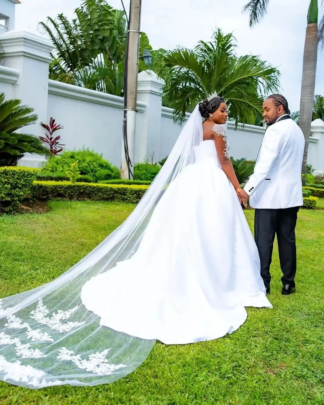 Suknie ślubne w stylu syreny plus size na zamówienie dla panny młodej, odpinany tren, suknie ślubne dla afrykańskich czarnoskórych kobiet, z jednym ramieniem.