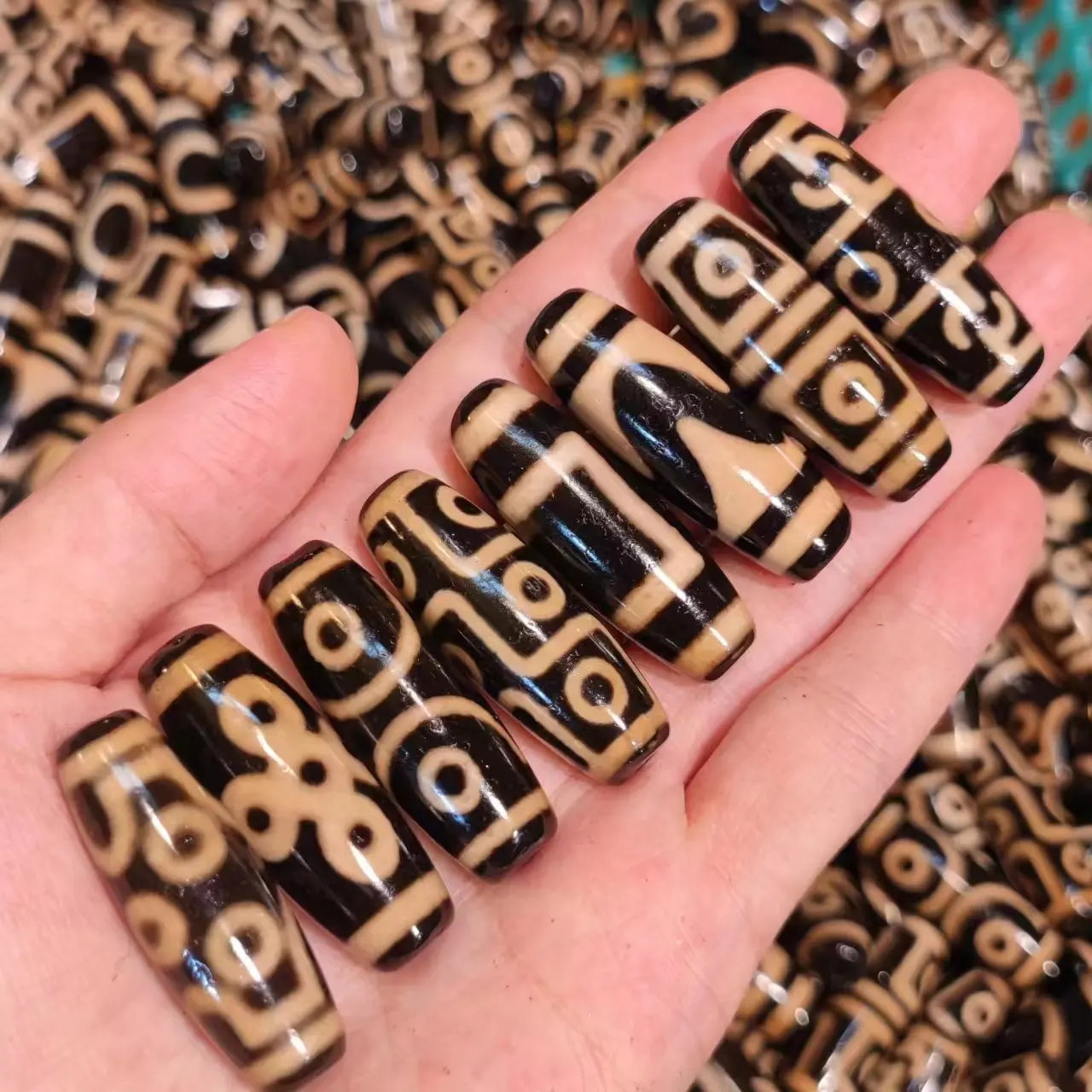 

100pcs/lot natural multi-pattern old agate dzi wholesale Yellow teeth 40mm Weathering lines DIY necklace bracelet jewelry amulet