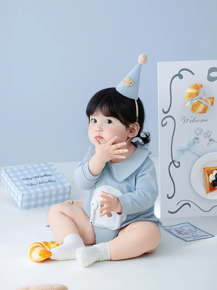 

Ins Blue Bear Theme 1st Birthday Photography Props Infant Portrait Photo Outfit Plush Props Decor Cards for Baby Milestone Shoot