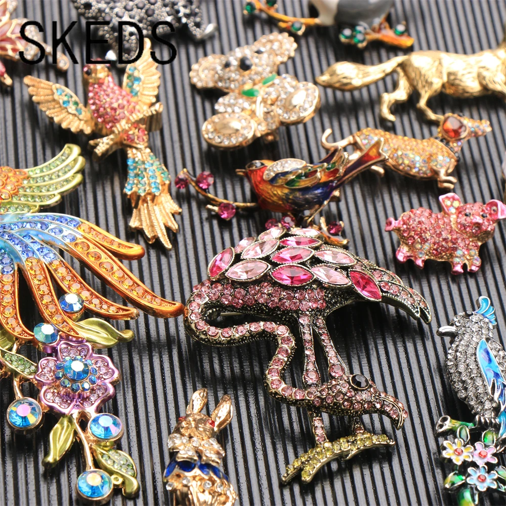 Skeds broches de animais de cristal para mulheres, meninas, brilhantes, strass, fofo, porco, cachorro, urso, elegante, pavão, borboleta, corsages, emblemas