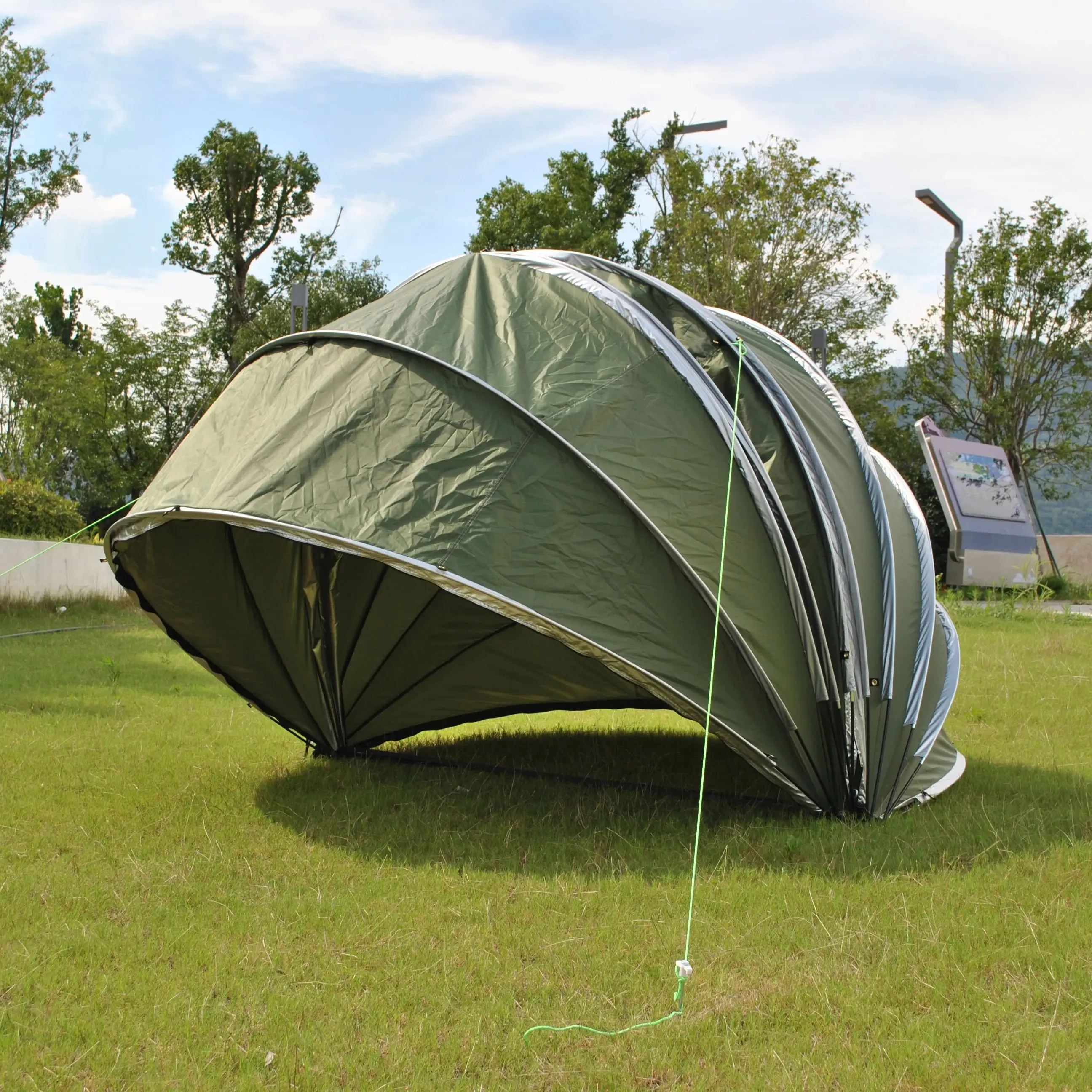 

Motorcycle Tent, 8-Bike Capacity Weatherproof Garage Tent with Silver-Coated Oxford Fabric, Waterproof and UV-Resistant