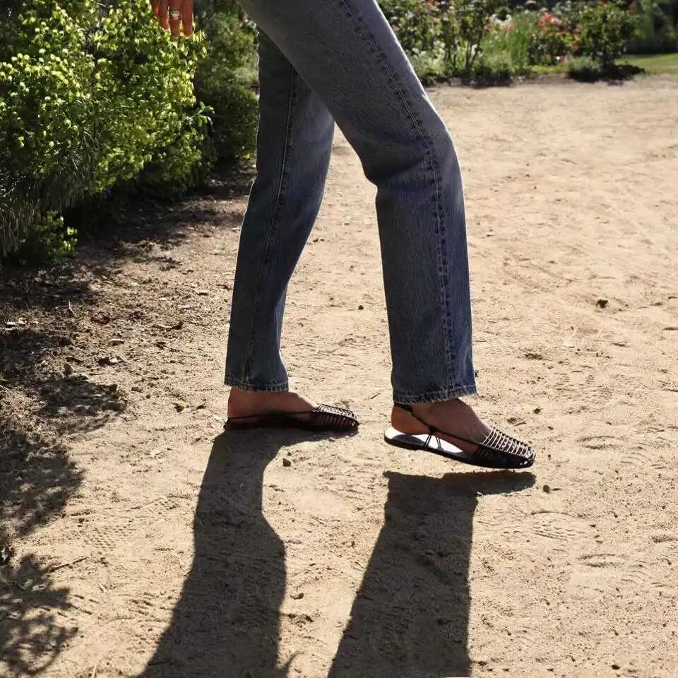 Sandálias de Couro Trançadas com Fundo Plano Estilo Romano Sandálias de Praia Fenas Faionáveis Respirável Slip-On com S...