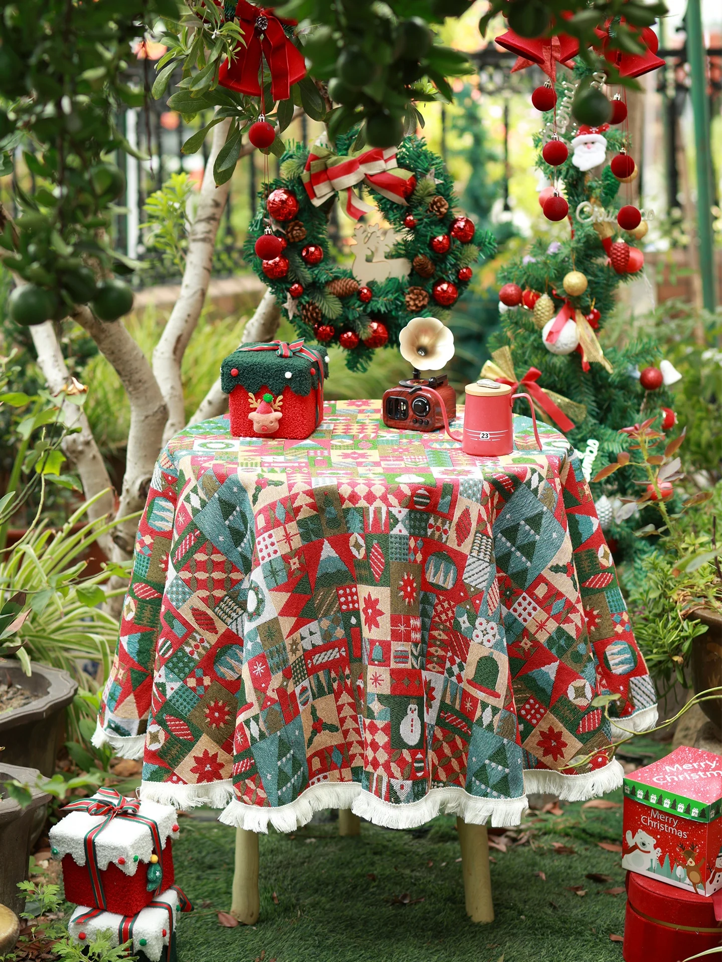 

Новогодняя декоративная скатерть в красную клетку для круглого стола, праздничная тематика, бренд Jiang Hong, полиэстер