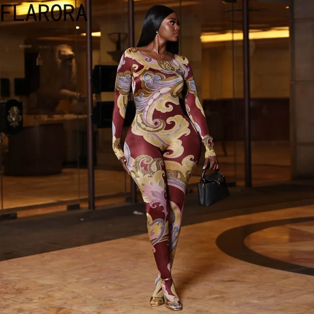 FLARORA 섹시하고 시크한 프린팅 풋드 점프수트 여성 힙스터 O넥 긴팔 슬림핏 피치힙 미드나잇 파티 클럽웨어 오버올