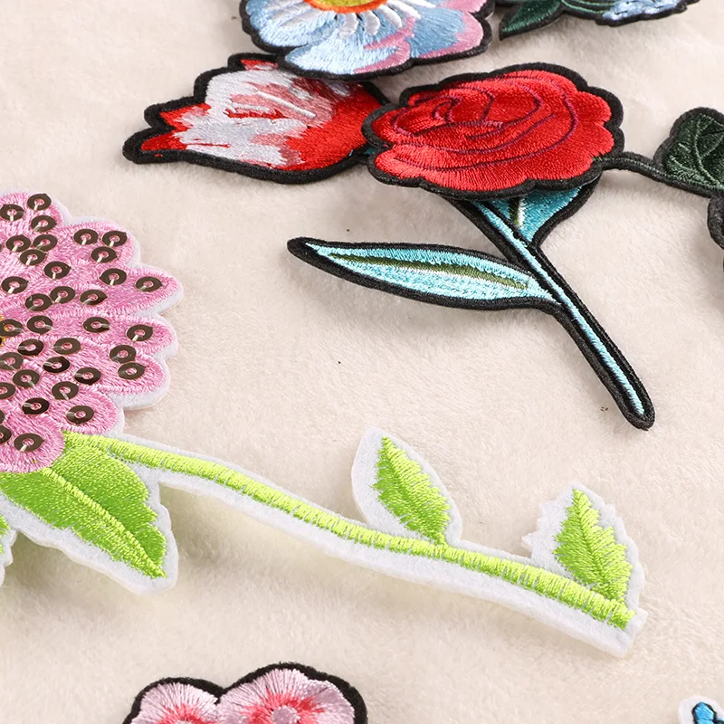 1pcs Mix Flowers Patches for Clothing Iron on Embroidered Sew Applique Cute Patch Fabric Badge Garment DIY Apparel Accessories