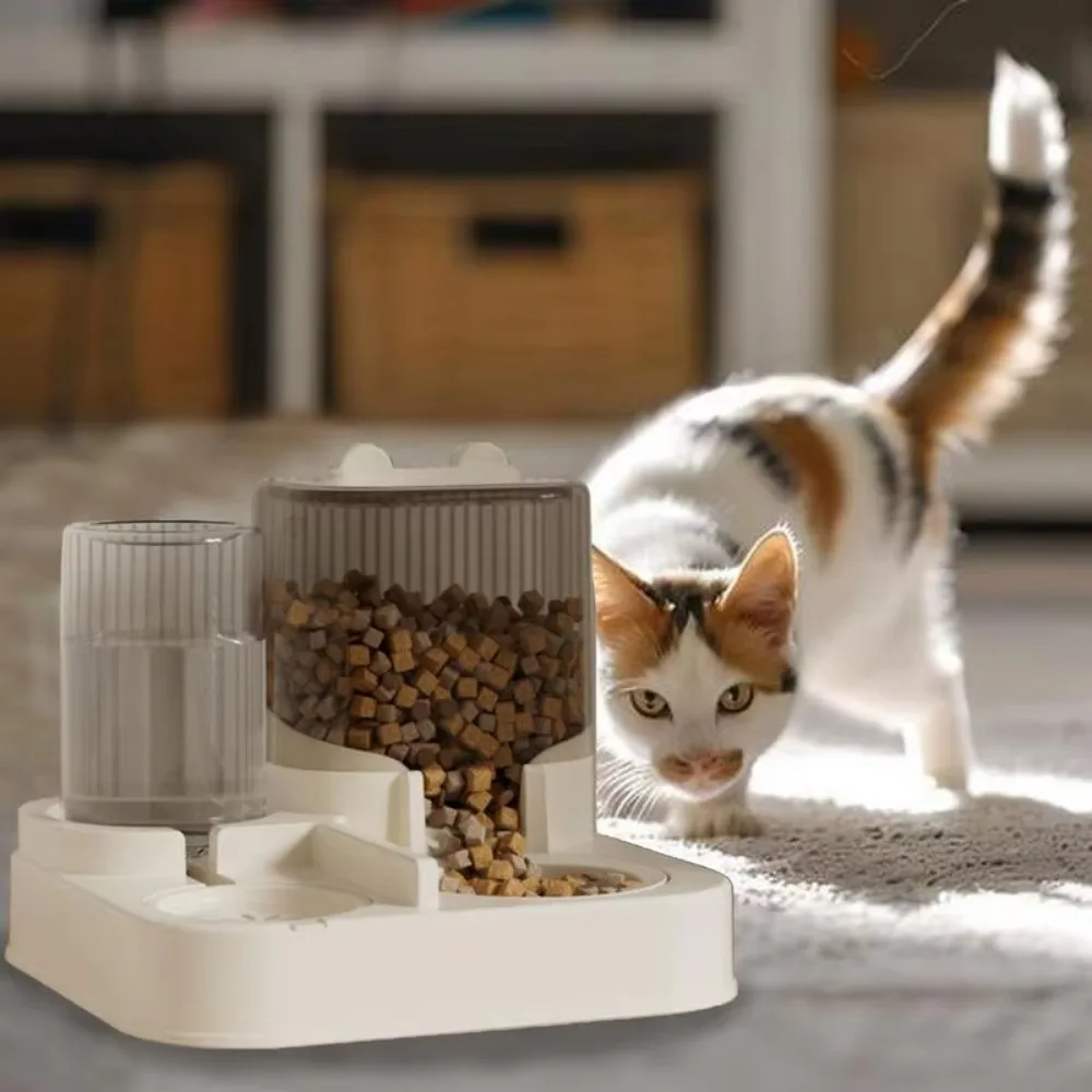 พร้อมชามอาหาร Cat เครื่องป้อนอัตโนมัติ เครื่องจ่ายน้ําสุนัขความจุขนาดใหญ่อัตโนมัติ เครื่องจ่ายอาหารสัตว์เลี้ยงแบบแห้งเปียกแยก