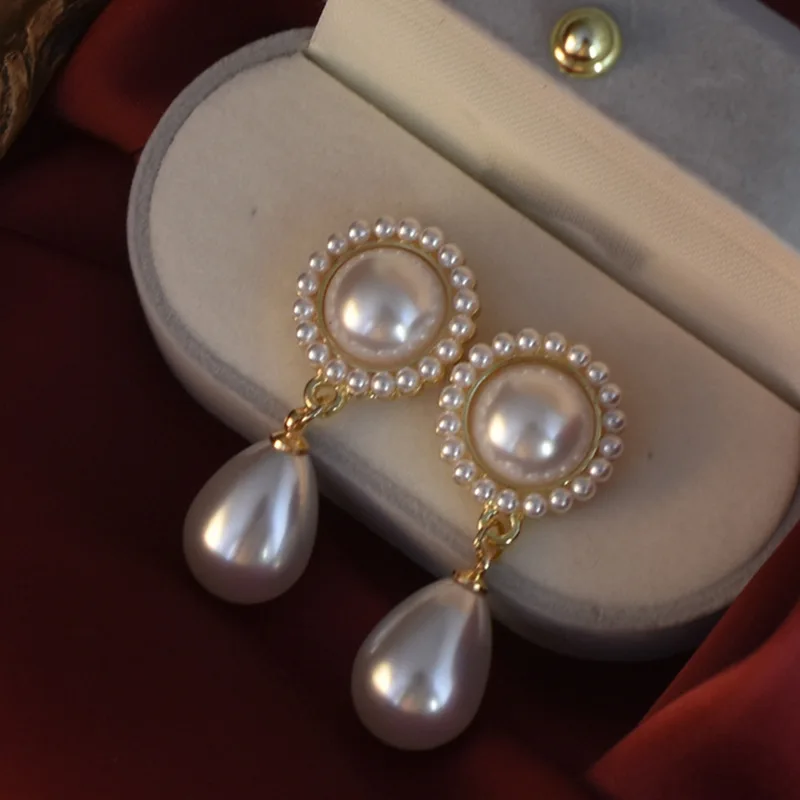 High-end Exquisite Vintage Palace Retro French Literary Water Drop Pearl Texture Earrings