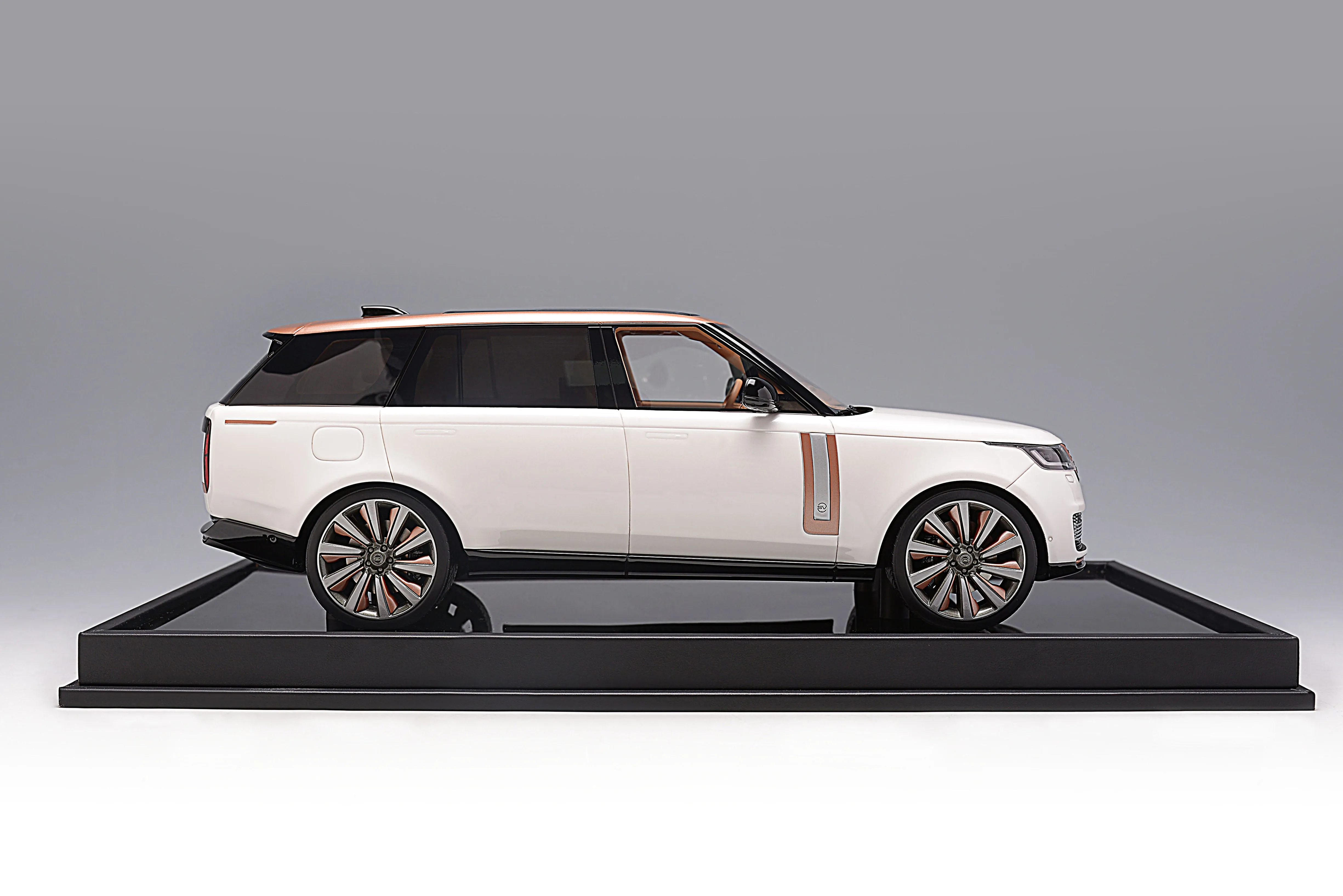 MH 1:18 For Range Rover Autobiography Extended 2023 SUV Simulation Limited Edition Resin Metal Static Car Model Toy Gift