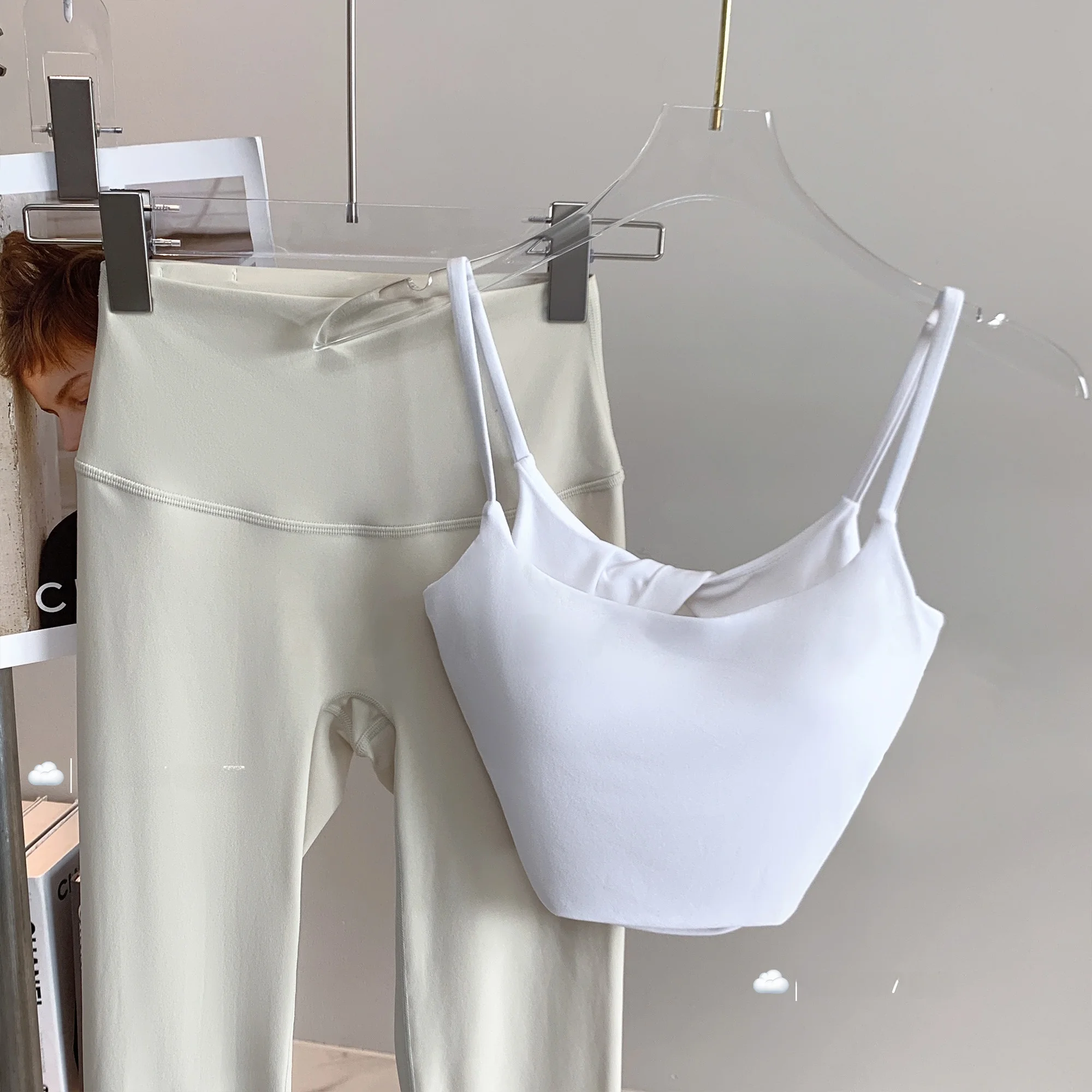 

Женский спортивный костюм для йоги: утягивающий топ с U-образным вырезом и длинные брюки с высокой талией, комплект из двух предметов, быстросохнущий, влагоотводящий