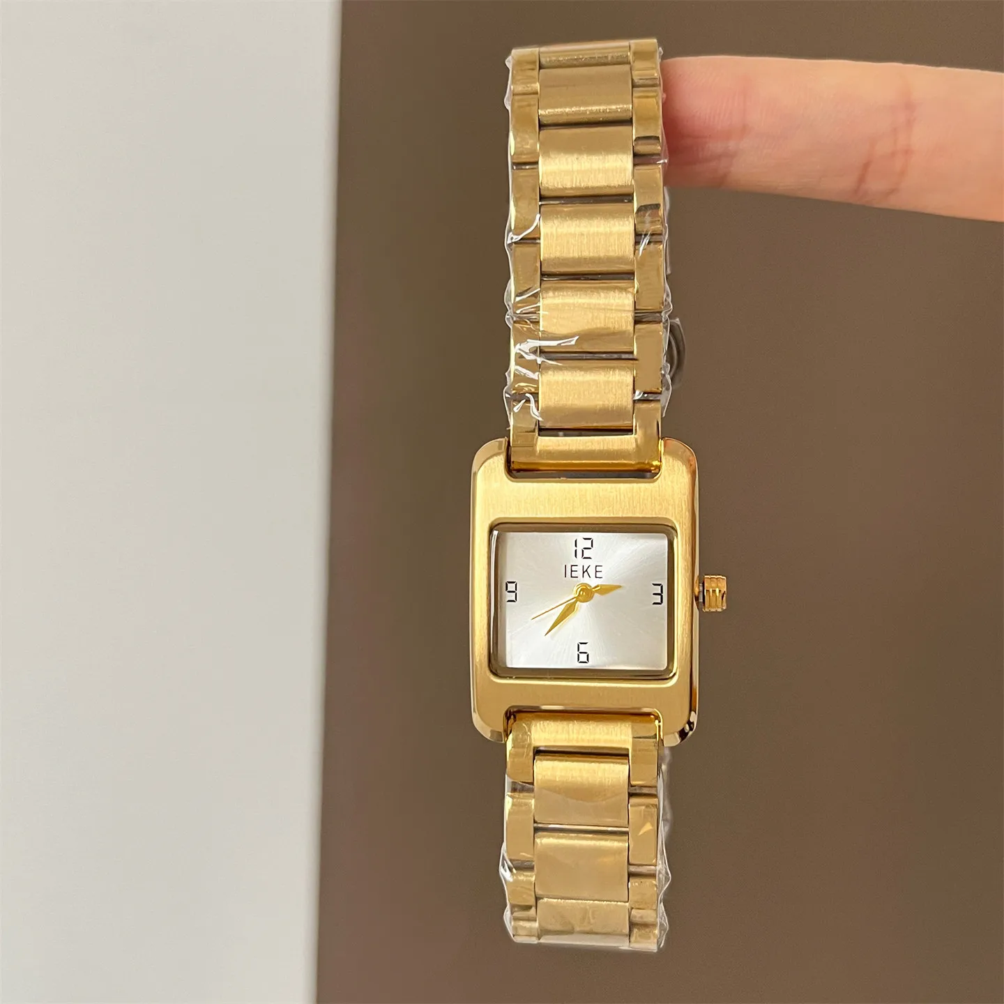 Mahjong-Themed Square Digital Watch For Women, A Vintage-Style, Elegant Ladies' Quartz Watch With A Stainless Steel Strap.