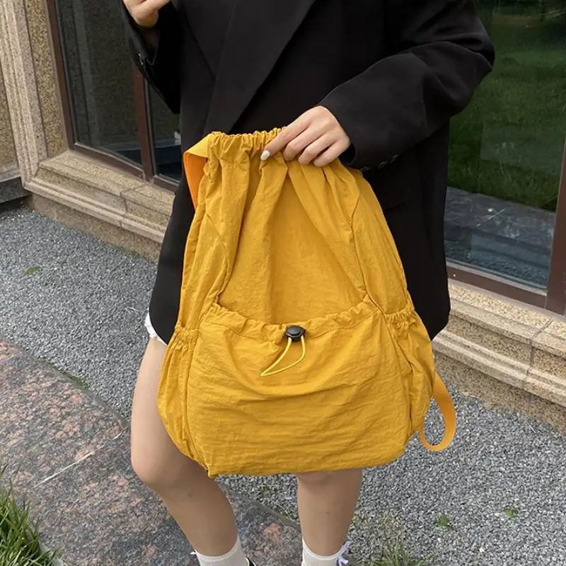 Modischer, leichter Rucksack mit Kordelzug, große Kapazität, faltbare Sporttasche für Schulbücher, Outdoor-Aktivitäten und Reisen. – Detail 4