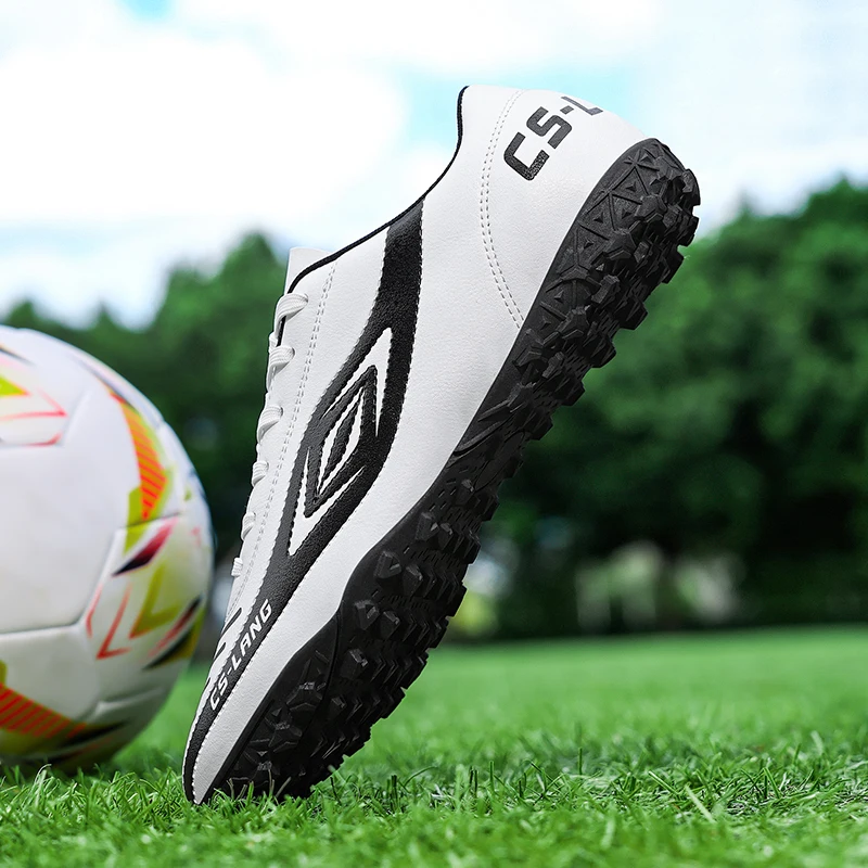 New Low-Top Soccer Shoes with Small Studs for Teenagers and Students, Suitable for Boys and Girls, Stylish, Durable, and Trendy