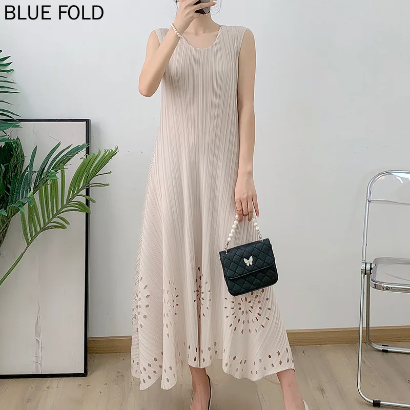 

MIYAKE PLEAT Burnt Flower Hollow Pleated Dress High-end Romantic Holiday Style Long Dress Sleeveless Vest Dress New Summer Style