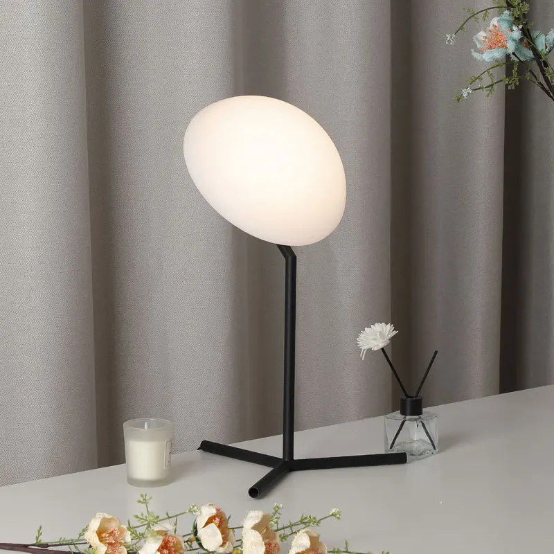 Modern Nordic Bedroom Headboard Creative Romantic and Warm Eye Protection Small Night Light Luxury Retro Personalized Desk Lamp