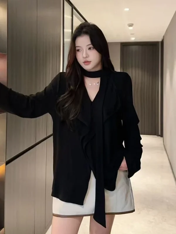 plus Size Women's V-Neck Bell Sleeve Black Knitted Shirt Loose Slimming Top French Style Casual Fashion plus Size Spring Autumn