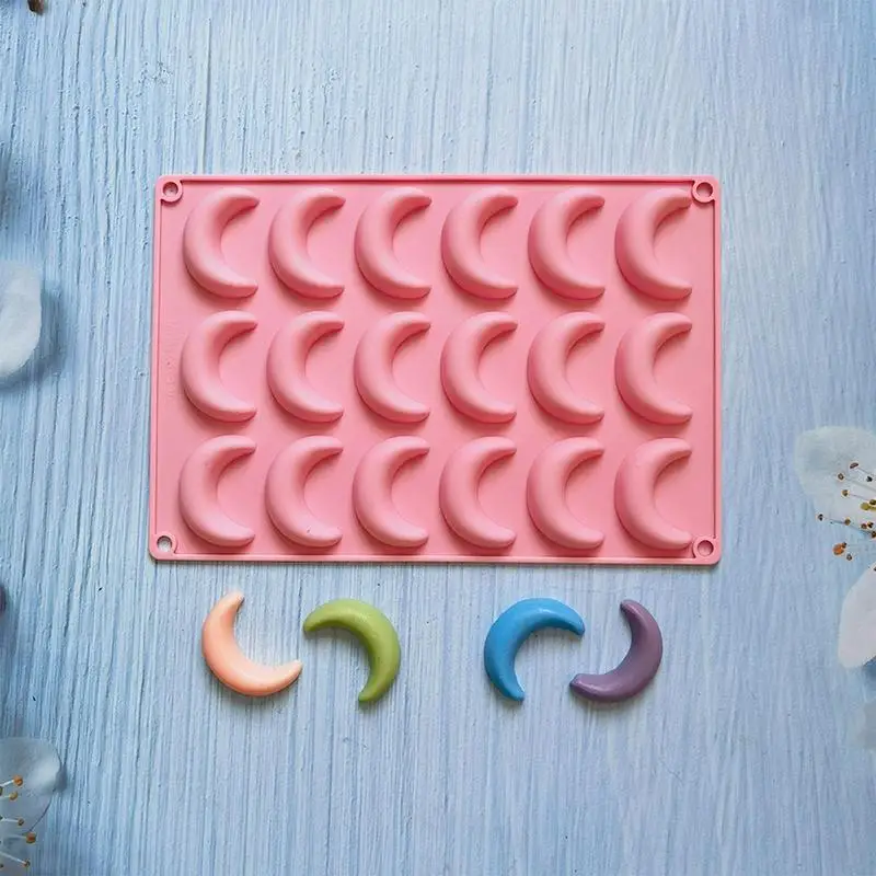 Moon Mold 18 Cavity Crescent Pudding Jelly Baking Mold Candy Chocolate Decorating Mold Flexible Heat Resistant For Gummies Dog