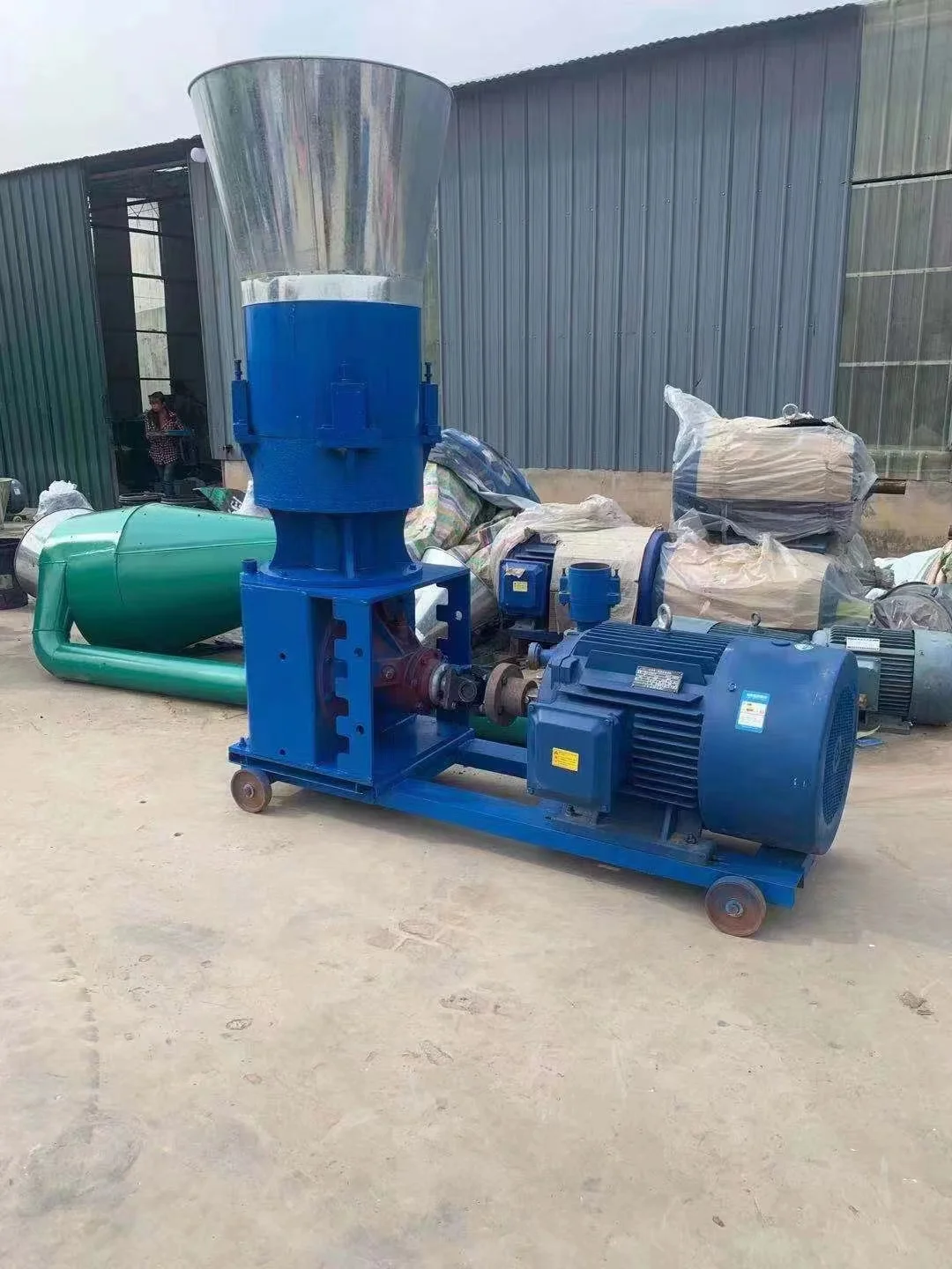 Small automatic chicken feed making machine animal feed pellet machine/poultry feed pellet mill for sale