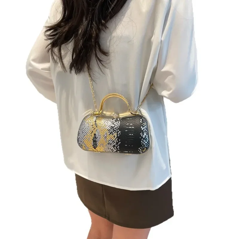 

2025 Oriental Chain Crossbody - Qipao/Mamian Skirt Bag (Luxury Banquet Clutch with Chinese Knot Detailing)