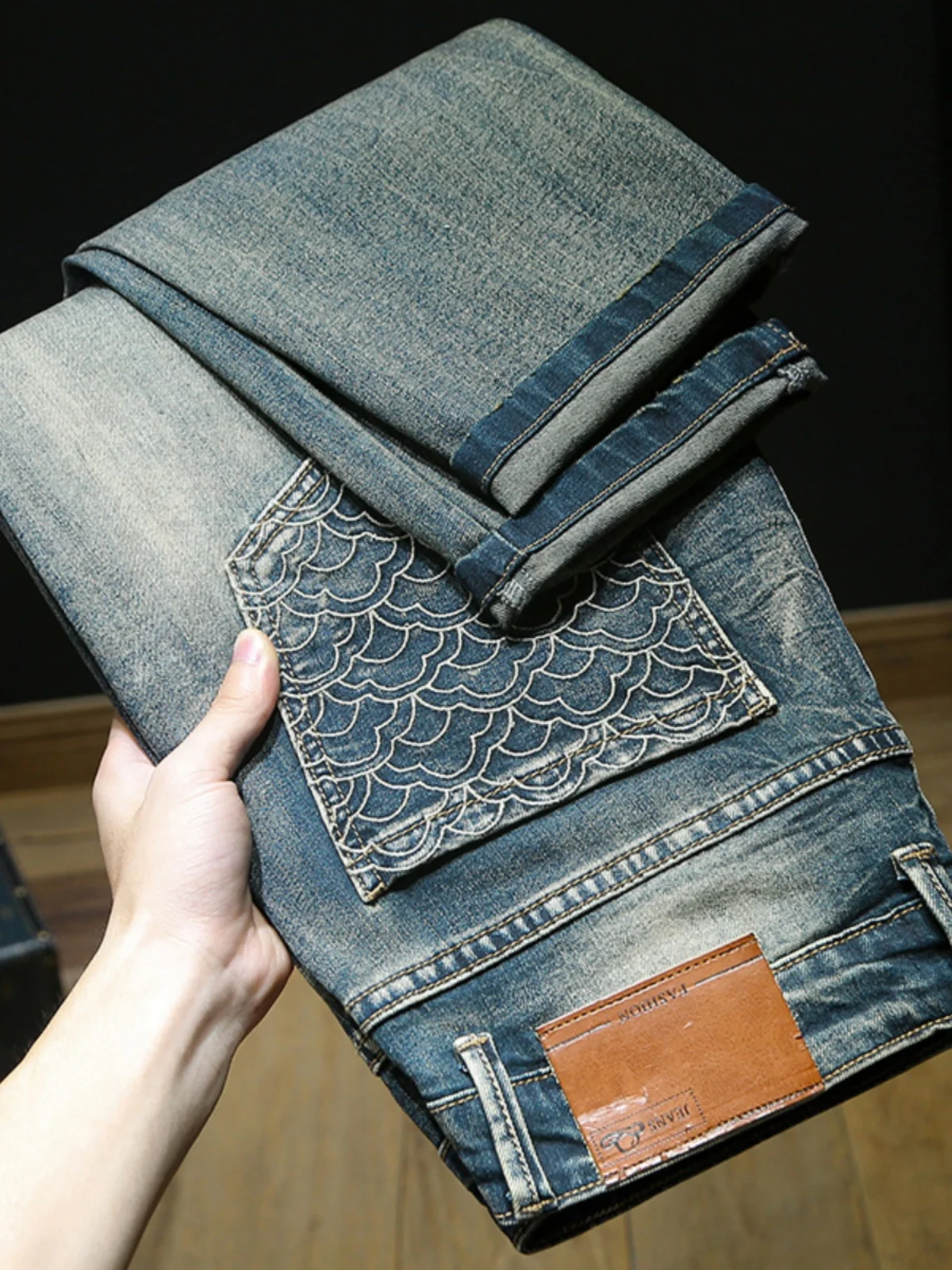 

Мужские джинсы-скинни в стиле ретро с вышивкой и эффектом потертости, для мотоциклистов, весенне-осенние, молодежный модный тренд