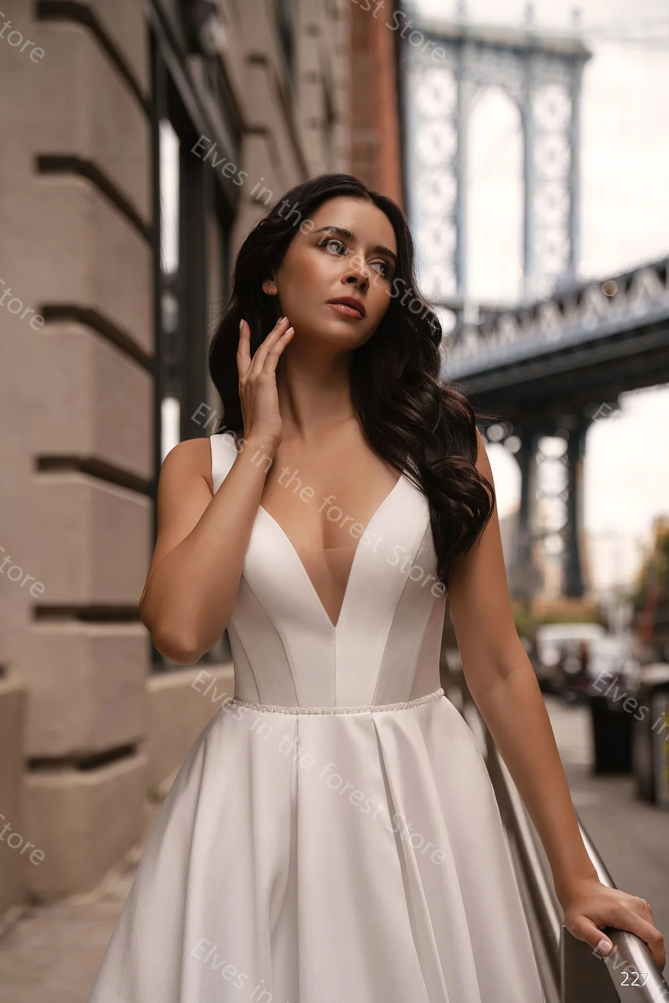 Vintage Satin A Line Wedding Dresses Simple V Neck Sleeveless Bridal Gowns Charming Sweep Train Customized Vestidos De Mariee