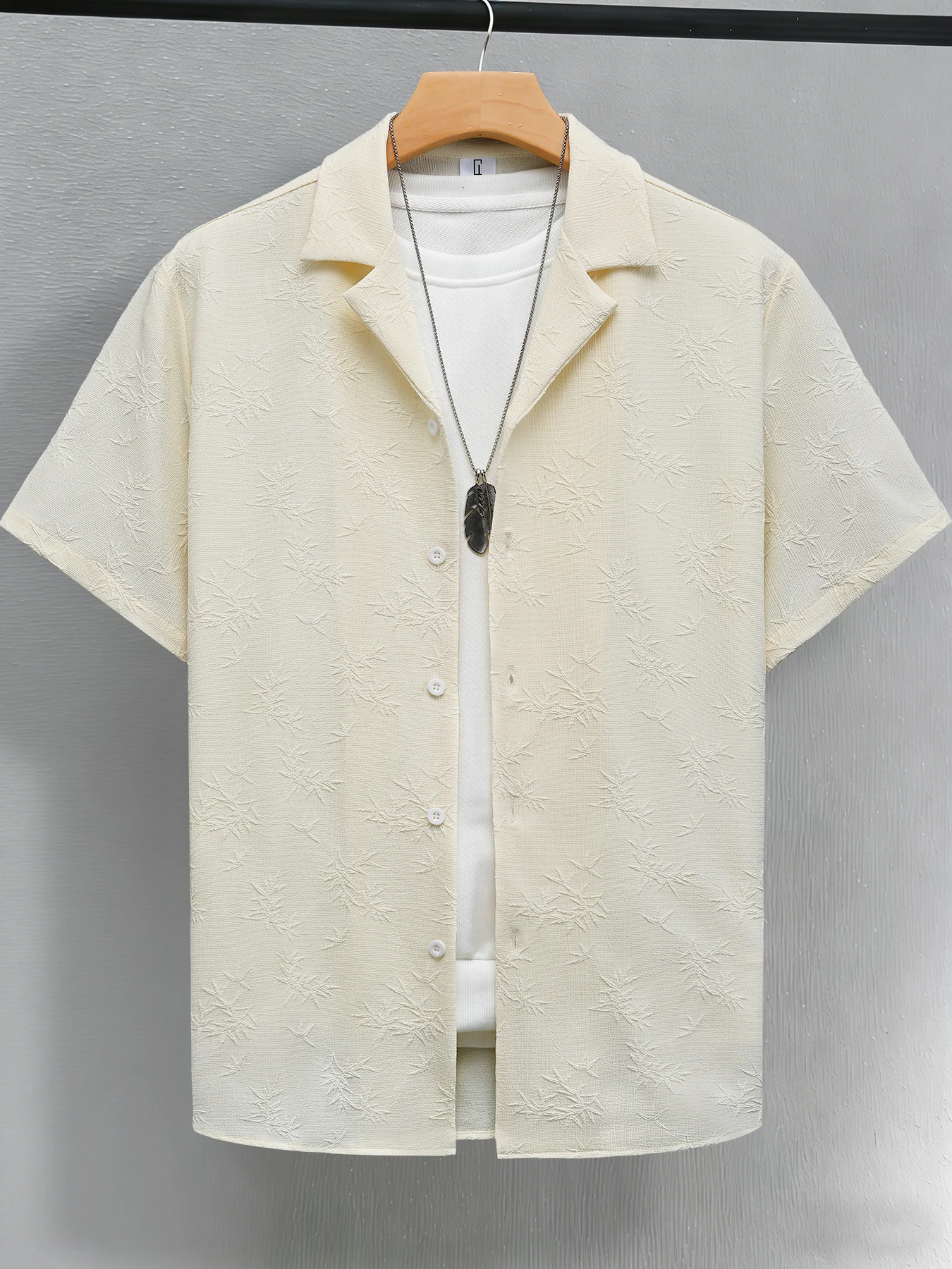 Men's Beige Cuban Collar Bamboo Leaf Embossed Short-Sleeve Shirt, Three-Dimensional Jacquard Loose Top, Men's New Chinese Style Casual Open-Front Shirt
