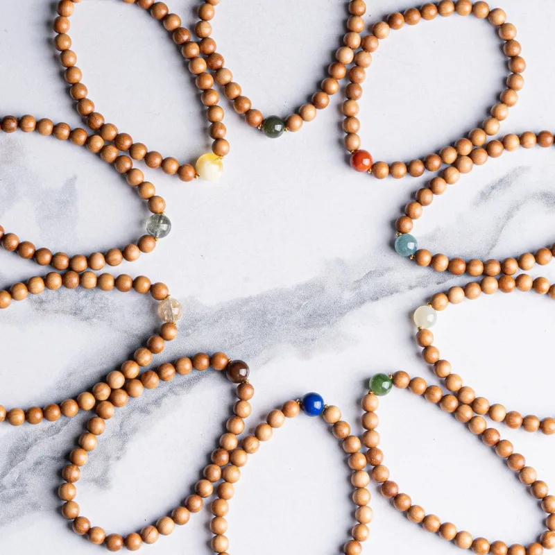 bracciale-artigianale-da-donna-in-ambra-rossa-naturale-con-perle-di-cristallo-e-legno-di-sandalo-indiano-regalo-raffinato-portafortuna-buddista