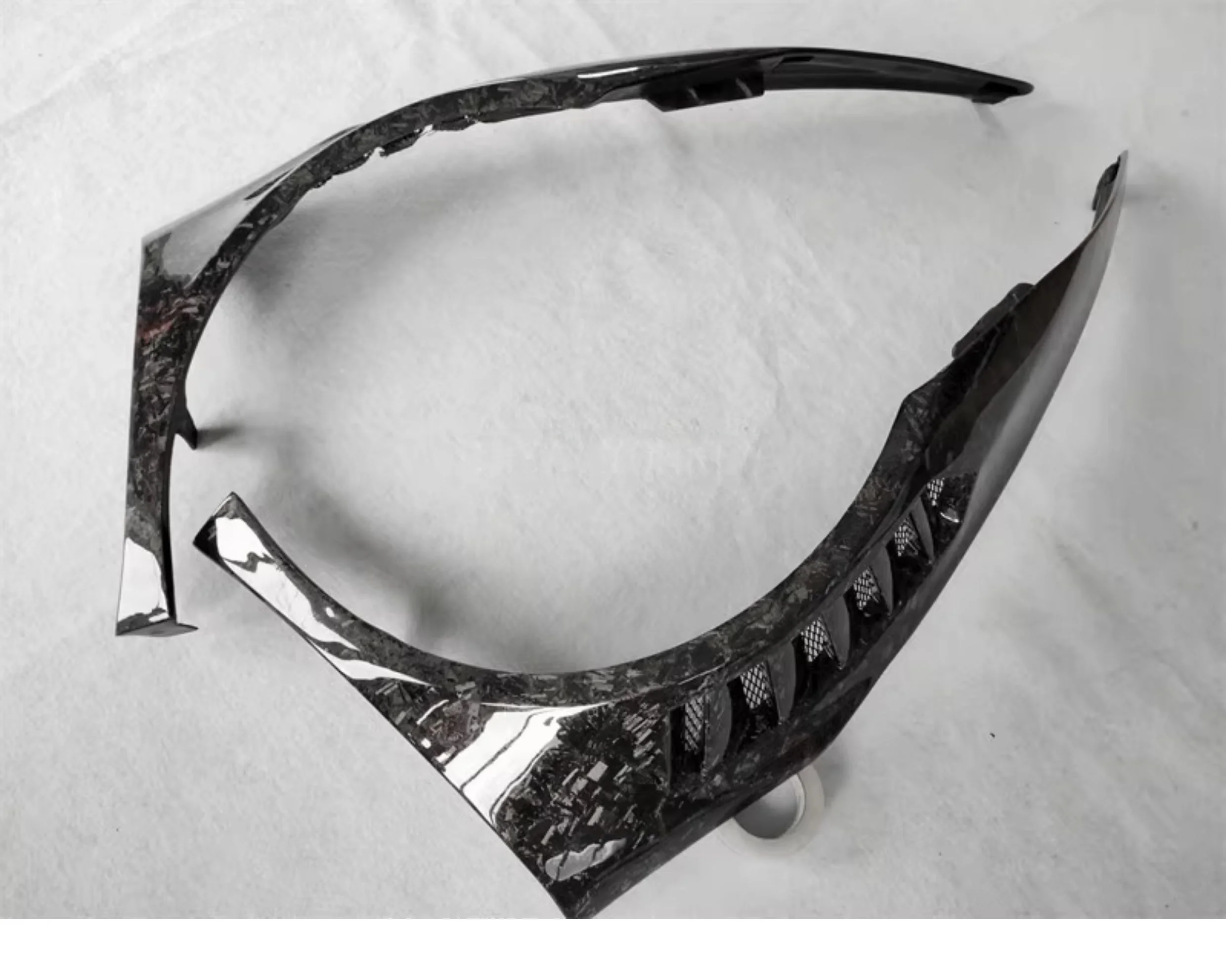 Suitable for  Hurricane Mavericks LP580 610 EVO Modified Forged Carbon Fiber Perforated Mudguard with Irregular Grain