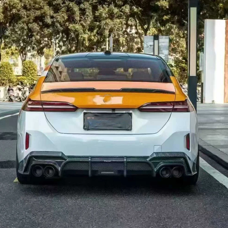 

For BMW 5 series G68 g60 2024+ Carbon Fiber Back lip Car Rear Bumper Diffuser Rear Splitters Spoiler Back lip upgraded auto part