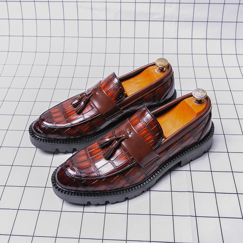 

Retro Men Business Fringed Shoes Men Casual Comfortable Thick-soled Anti-slip Fashionable Small Leather Shoes Sizes 38-46