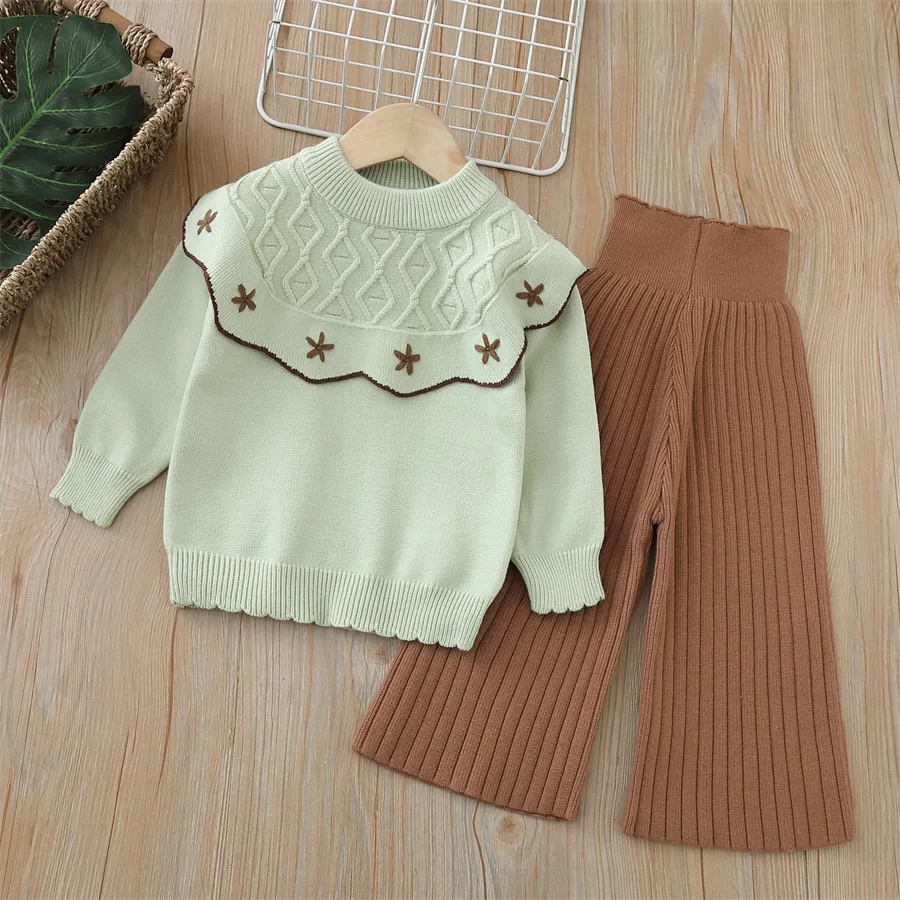 

Комплект из двух предметов для девочек, трикотажный комплект, осень-зима 2024, новый пуловер и брюки ручной работы с цветочным принтом для маленьких девочек