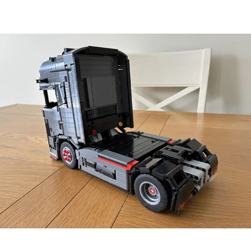 Building Block Model MOC-184207 New Street Freight Flat-Front Semi-Trailer Truck 1288 Parts Custom Birthday New Year Toy Gift